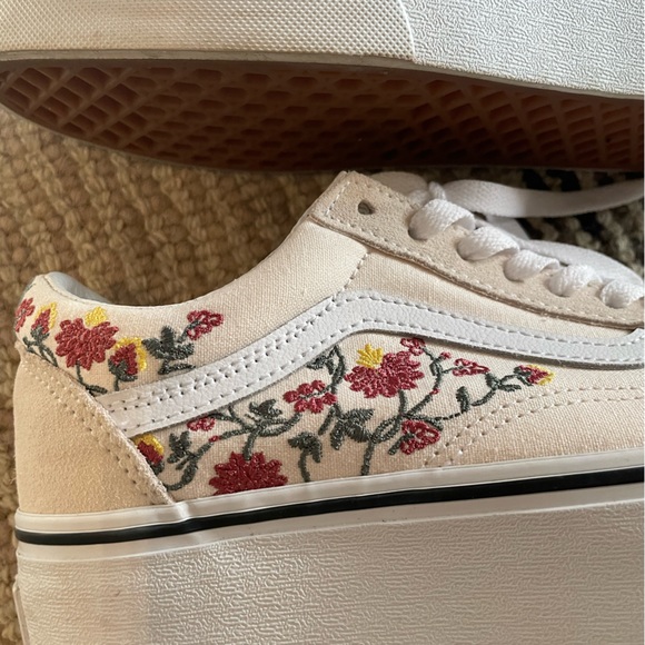Vans Beige Floral Platform Sneakers - Picture 2 of 6